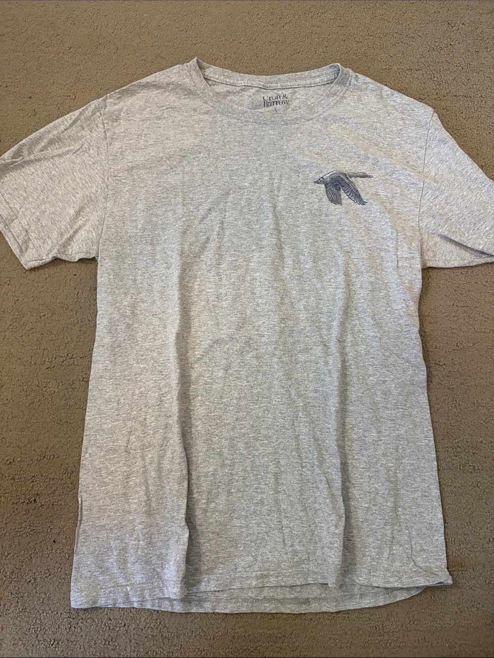croft & barrow Light Gray Short Sleeve Crew Tee with Left Chest Graphic